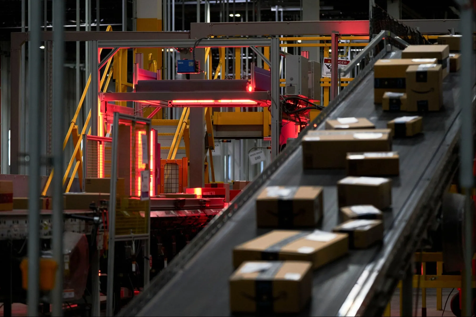 Amazon Will Restart Theft Screenings For Warehouse Workers Amazon Will Restart Theft Screenings For Warehouse Workers