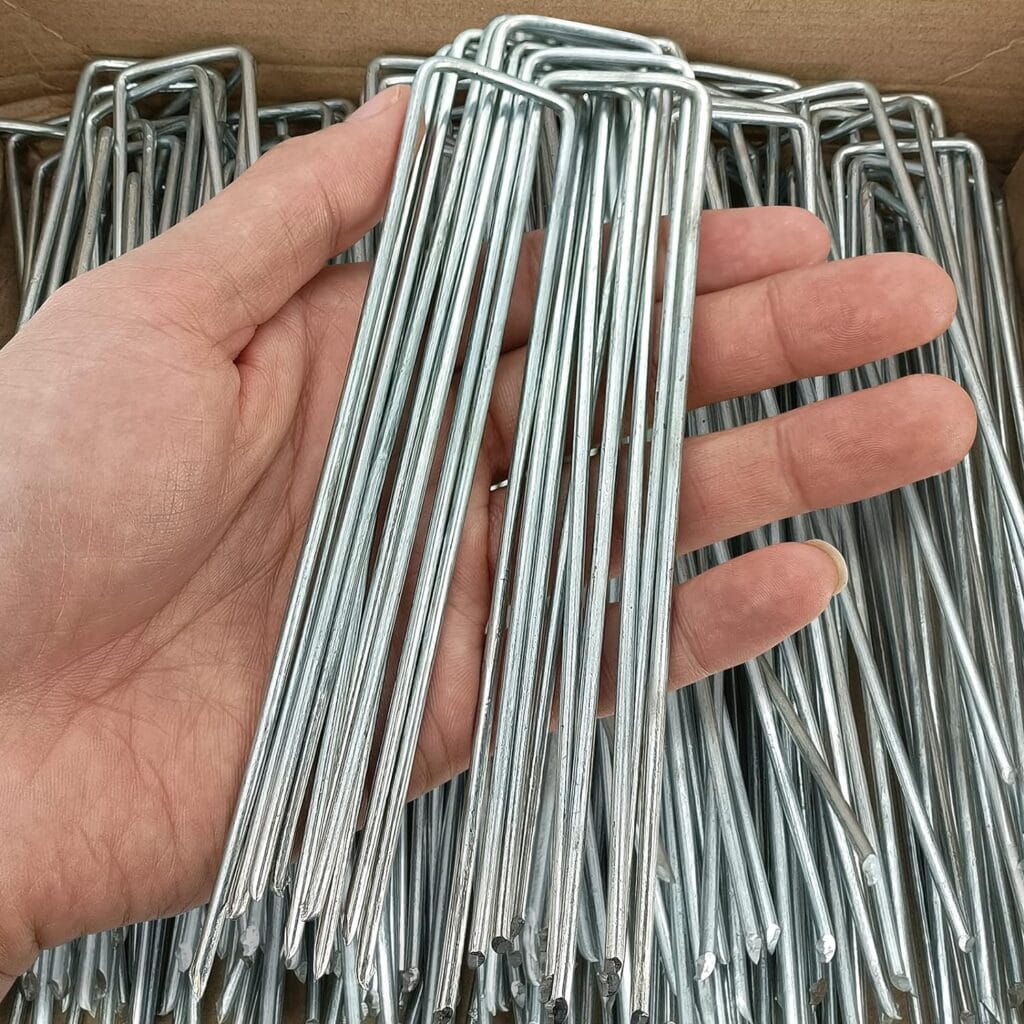 100 Pcs 6 inch Garden Landscape Staples Galvanized Pins Lawn Stakes for Weed Barrier Ground Cover,U-Type Heavy Duty (100 Pcs x 6″)