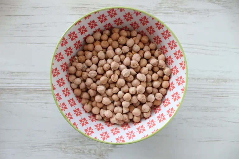 The Rise of Plant-Based Supplements: A Natural Alternative to Traditional Vitamins